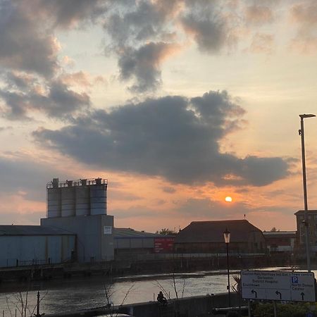 Spacious One Bedroom Flat With River View, 1E Great Yarmouth Exteriér fotografie