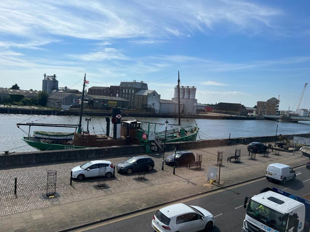 Spacious One Bedroom Flat With River View, 1E Great Yarmouth Exteriér fotografie