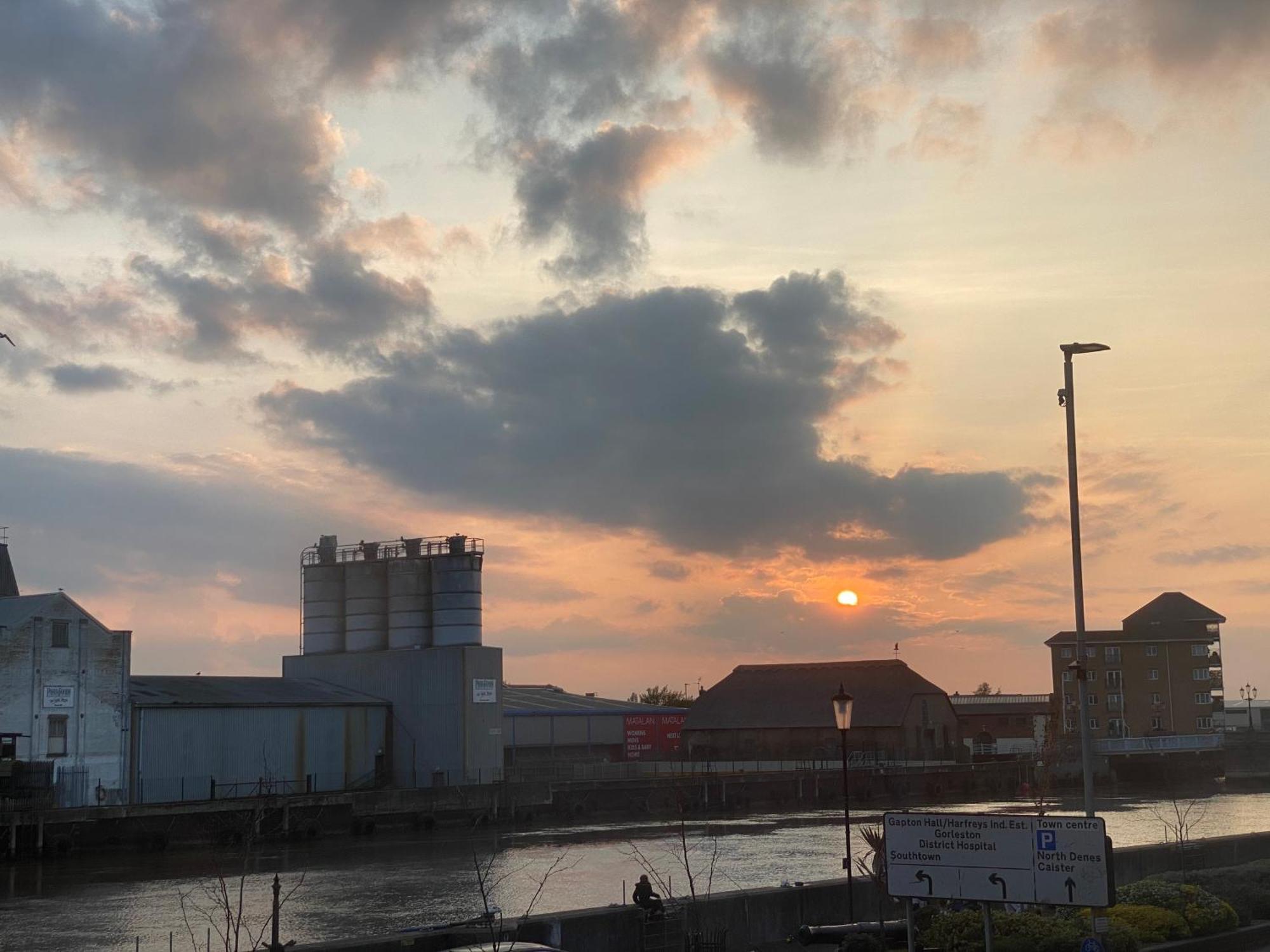 Spacious One Bedroom Flat With River View, 1E Great Yarmouth Exteriér fotografie